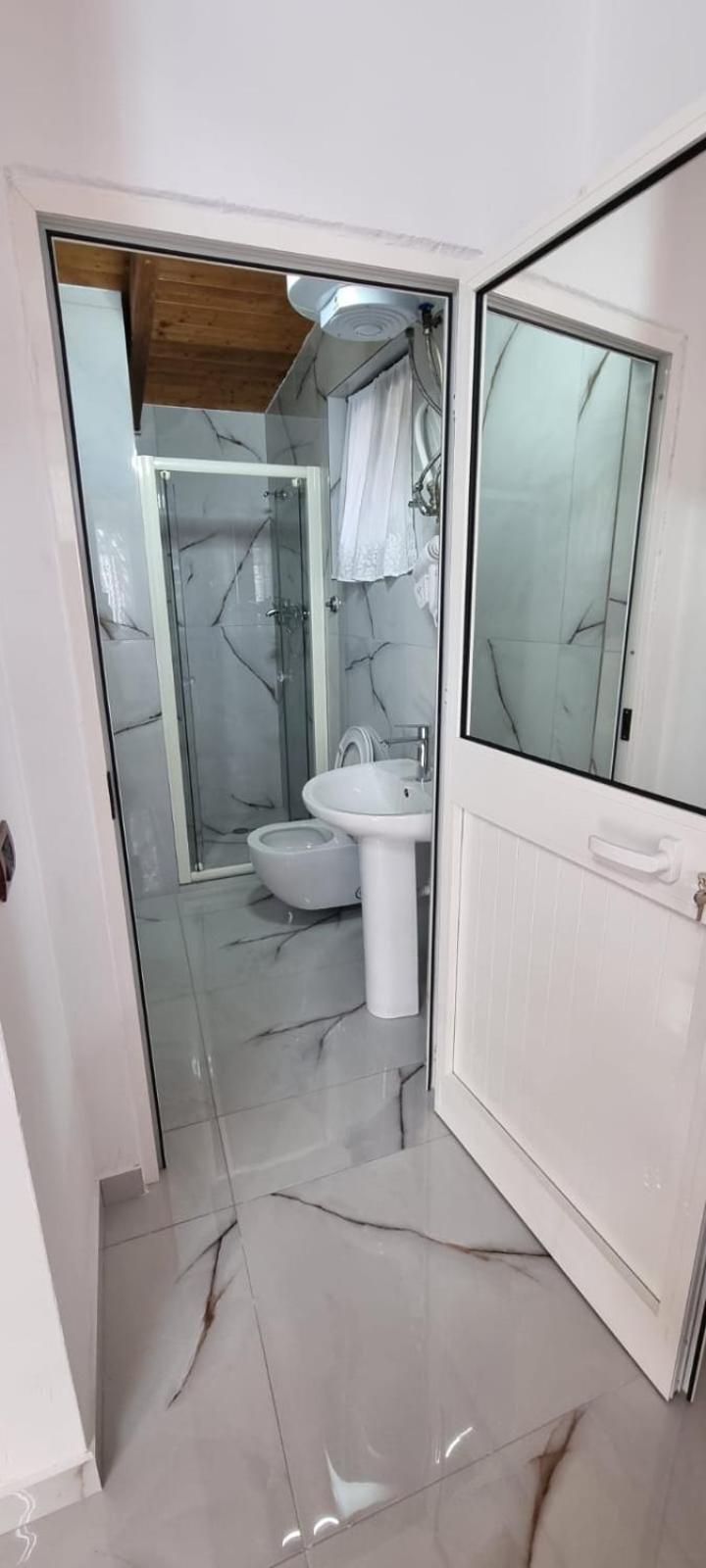 Hotel Restorant Olti Shetaj エクステリア 写真