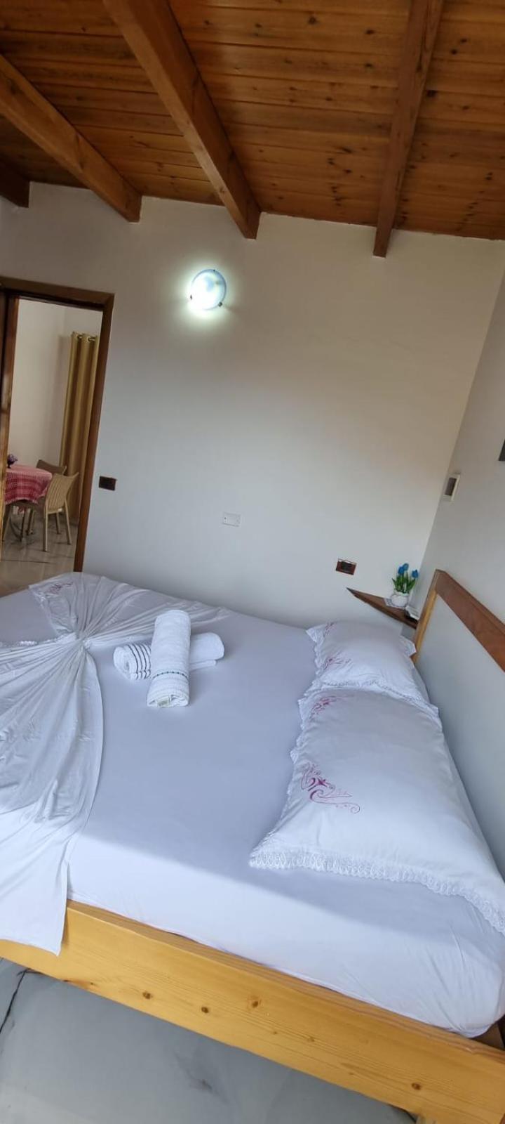 Hotel Restorant Olti Shetaj エクステリア 写真