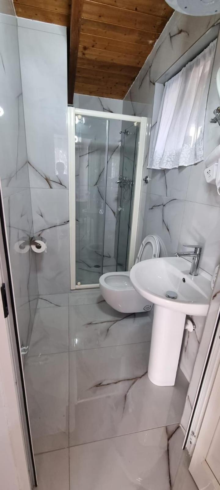 Hotel Restorant Olti Shetaj エクステリア 写真